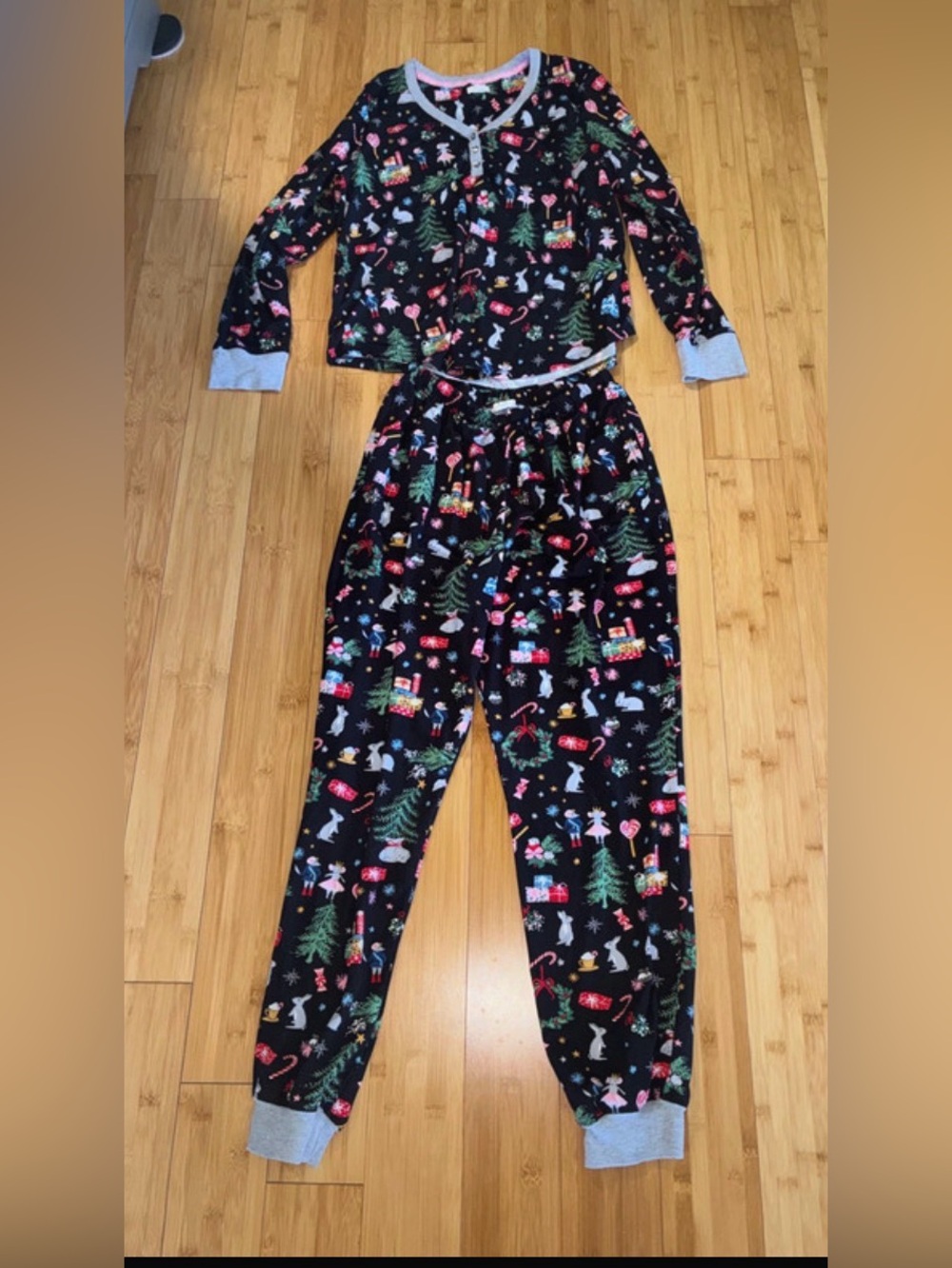 Holiday Jogger Pajama Set fits size Small/Medium EUC